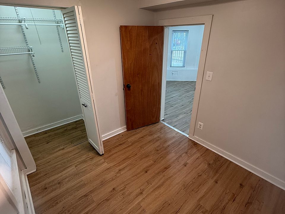 First bedroom, with walk-in closet