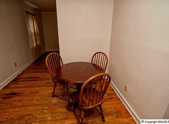 5th image of 3901 Governors Dr SW