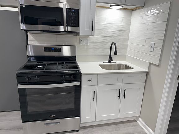 2nd image of 3310 N Meridian St APT 111