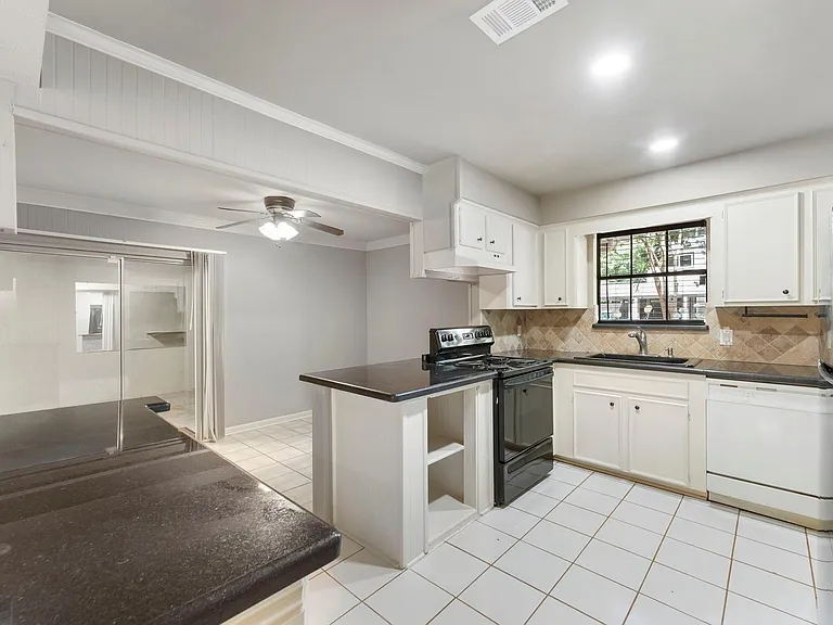 1010 E Red Cedar Cir — Photo 1