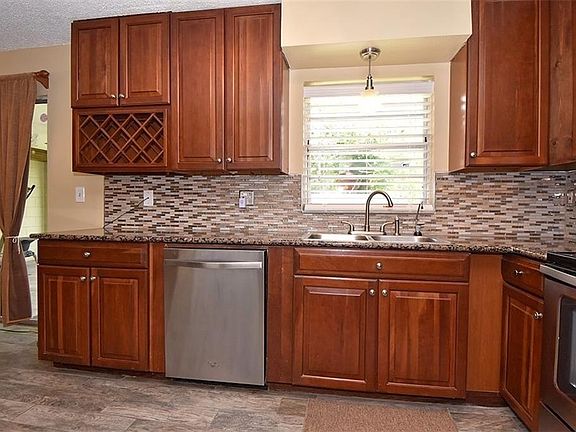 3rd image of 901 Alfred Dr