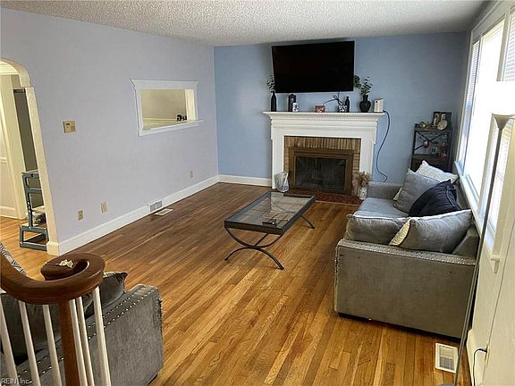 3rd image of 202 Porter Rd