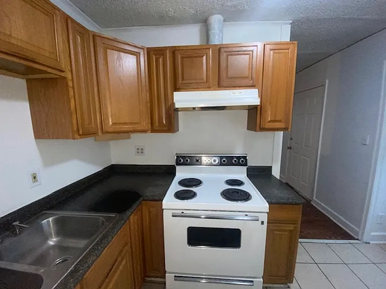 823 S Kilbourne Rd — Photo 6