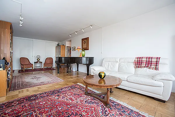 Sold by Julie Friedman Realty | media 2