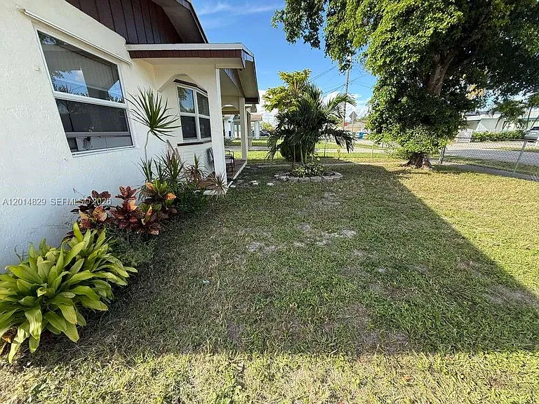 1930 SW 57th Ave — Photo 19