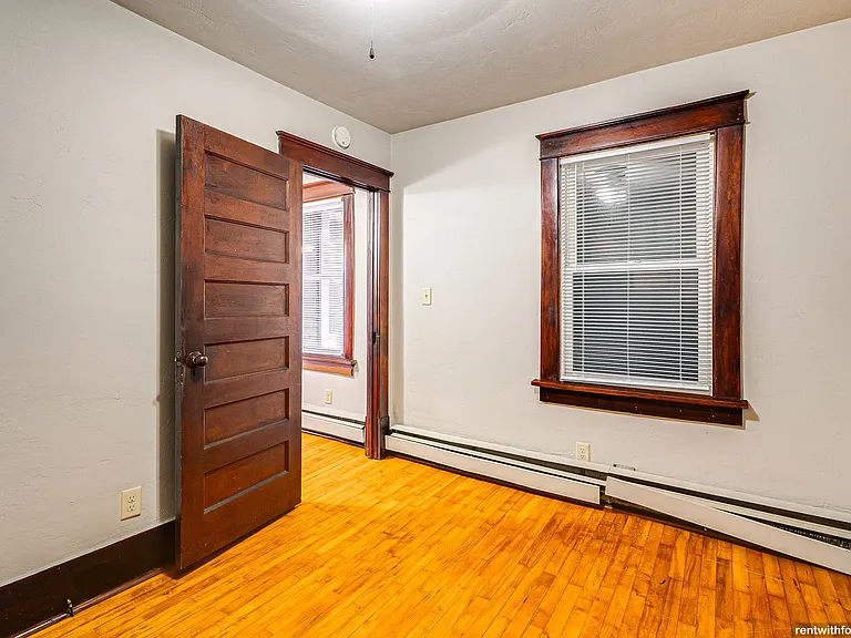 211 Oak St — Photo 22