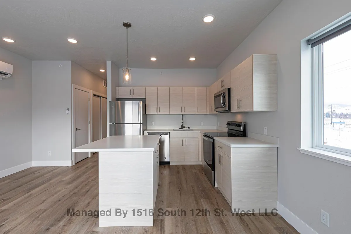 Building Photo - 1301 Ronan St #101