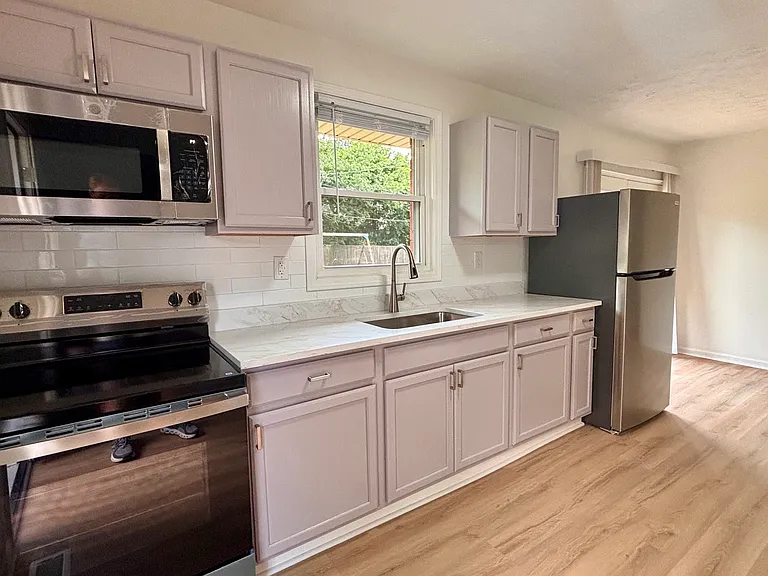 315 E Brown St — Photo 1