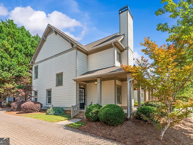 135 Idlewilde Dr — Photo 3