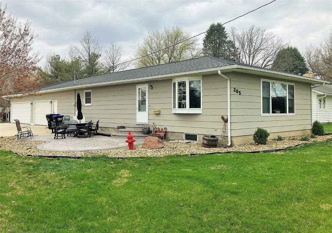 205 N 9th Ave, Vinton, IA 52349 Zillow