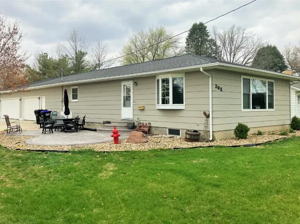 205 N 9th Ave, Vinton, IA 52349