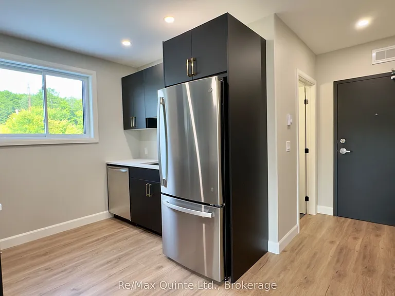 330 Victoria St N #4 — Photo 2