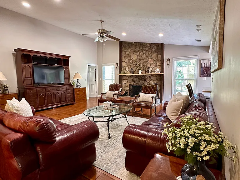 5814 Crooked Creek Rd — Photo 1
