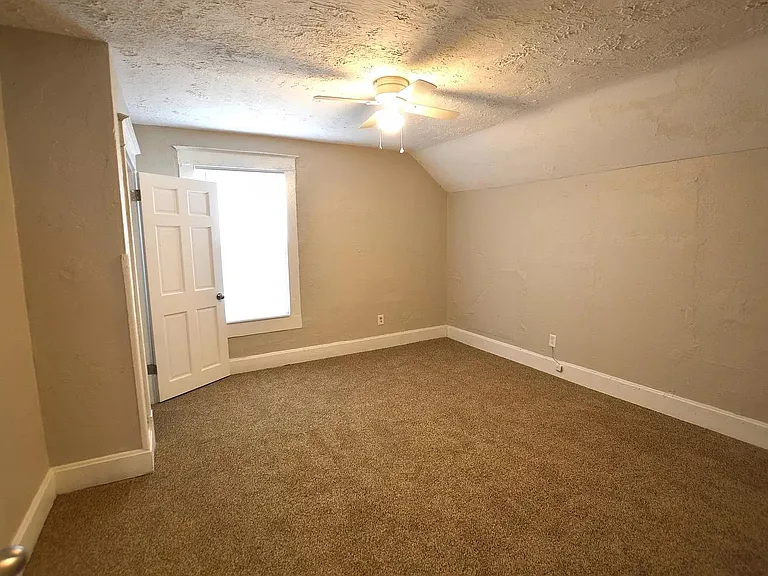 1529 Draper St — Photo 12