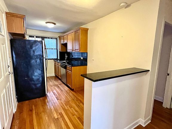 4th image of 2901 W Summerdale Ave #B1