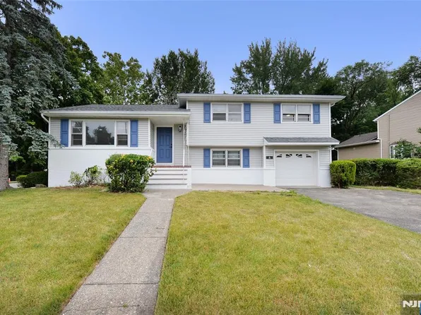 2 Kershner Pl, Fair Lawn, NJ 07410