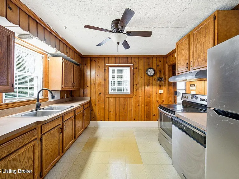 1209 Valley Dr — Photo 10
