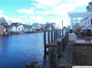 221 Sandlewood Dr, Bayville, NJ 08721