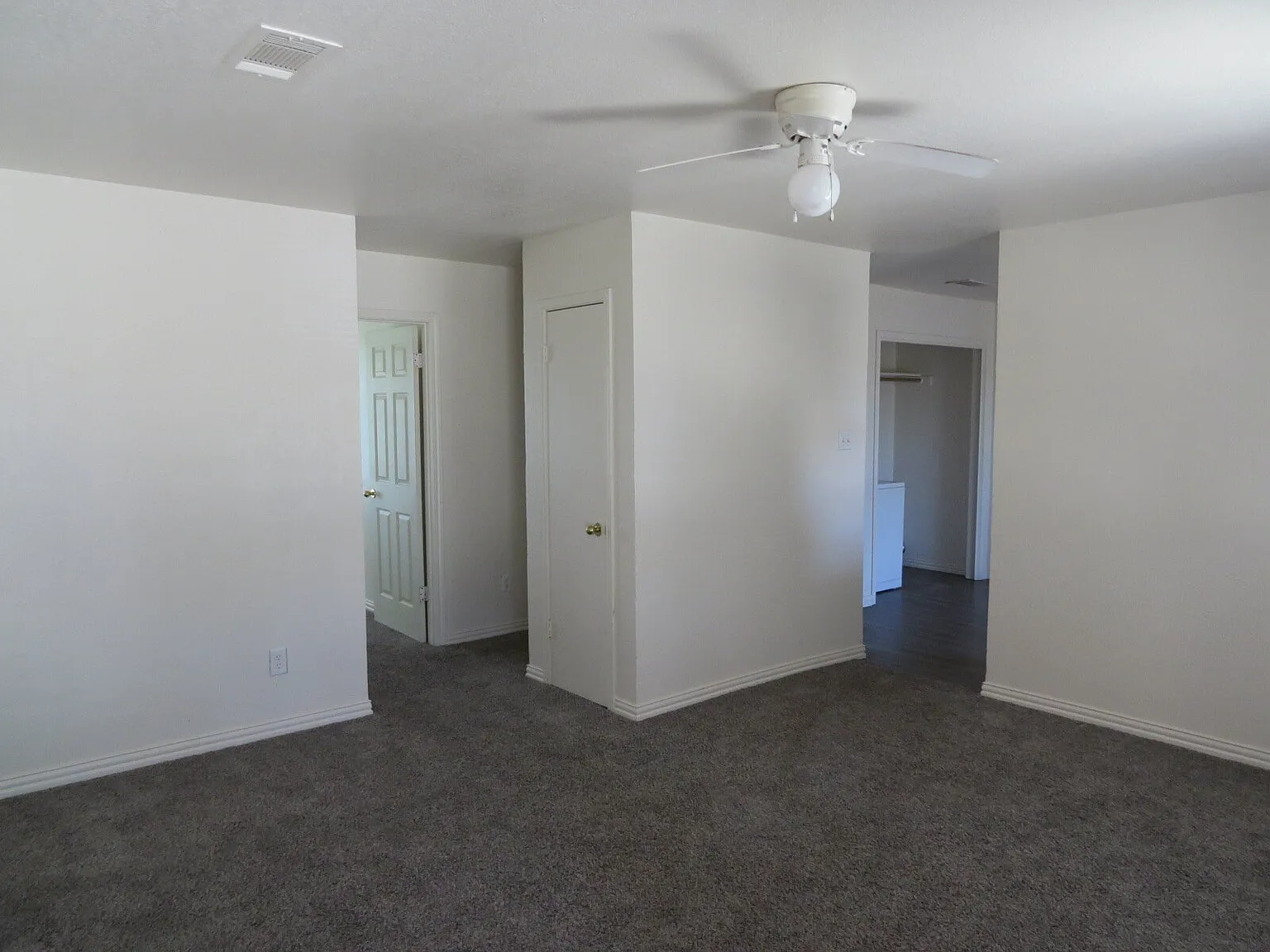 2 bed, 1.0 bath, 795 sqft, $550 — Photo 2