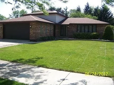 18048 65th Ave photo 1