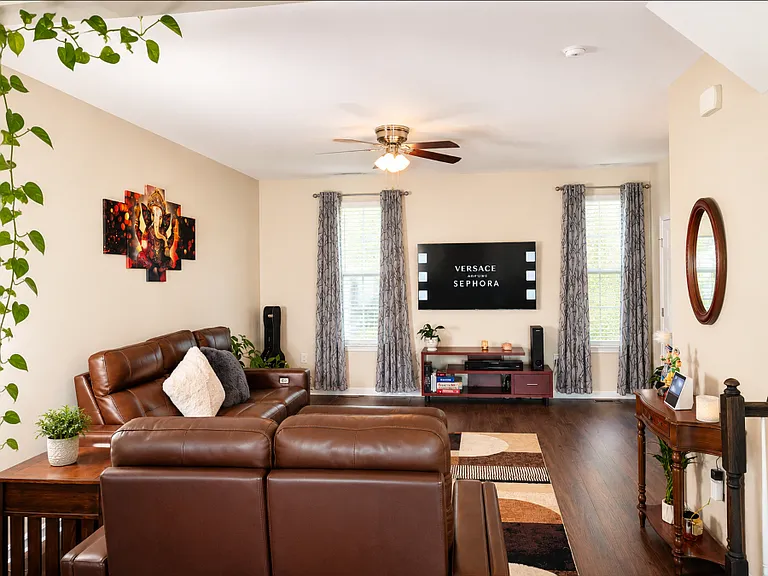 2046 Elm Tree Ct — Photo 4