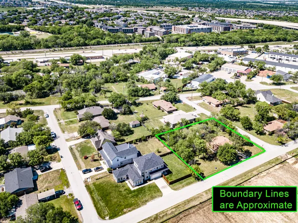 913 N Walnut St, Roanoke, TX 76262