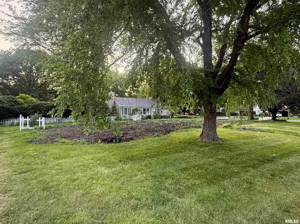 301 Casson St, Williamsville, IL 62693