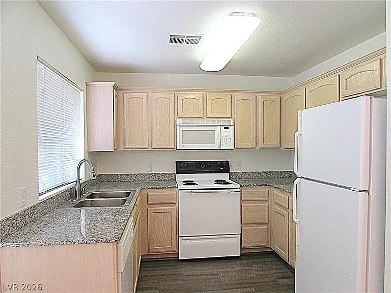 8404 Tiger Woods Ave — Photo 5