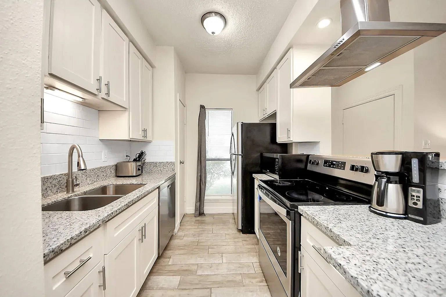 2 bed, 2.0 bath, 1137 sqft, $2,500 — Photo 2