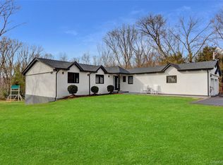 14 Chatham Place, Dix Hills, NY