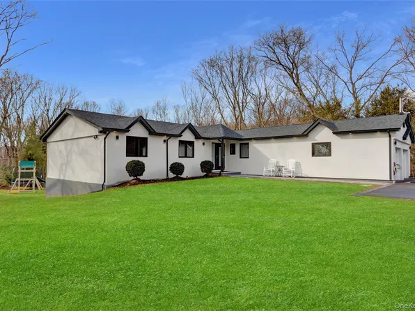 14 Chatham Place, Dix Hills, NY 11746