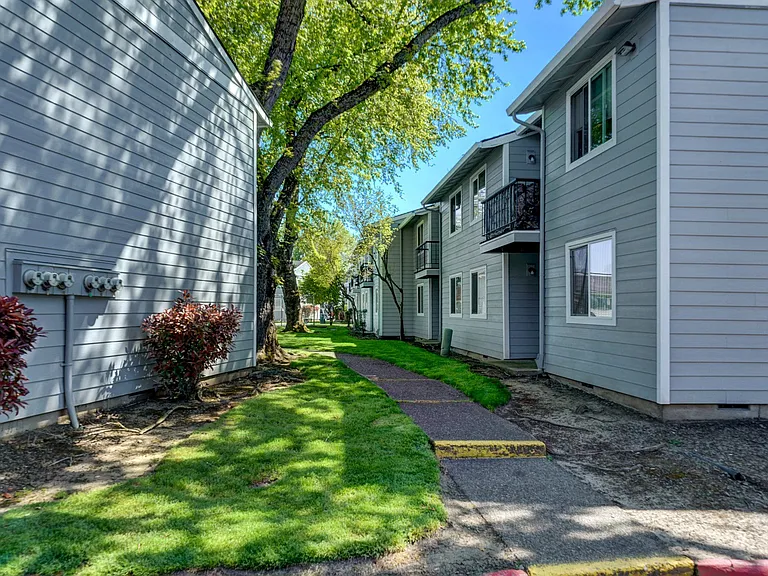 Karens Korner Apartments — Photo 2