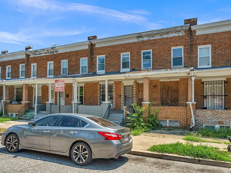 2335 Lauretta Ave — Photo 1