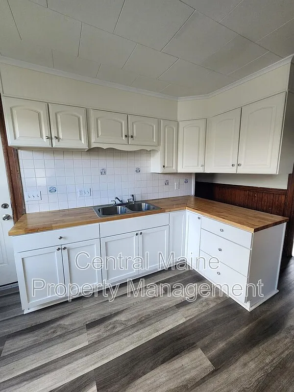3 bed, 1.0 bath, $1,650 — Photo 2