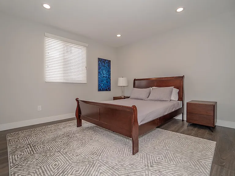 2631 S La Salle Ave — Photo 22