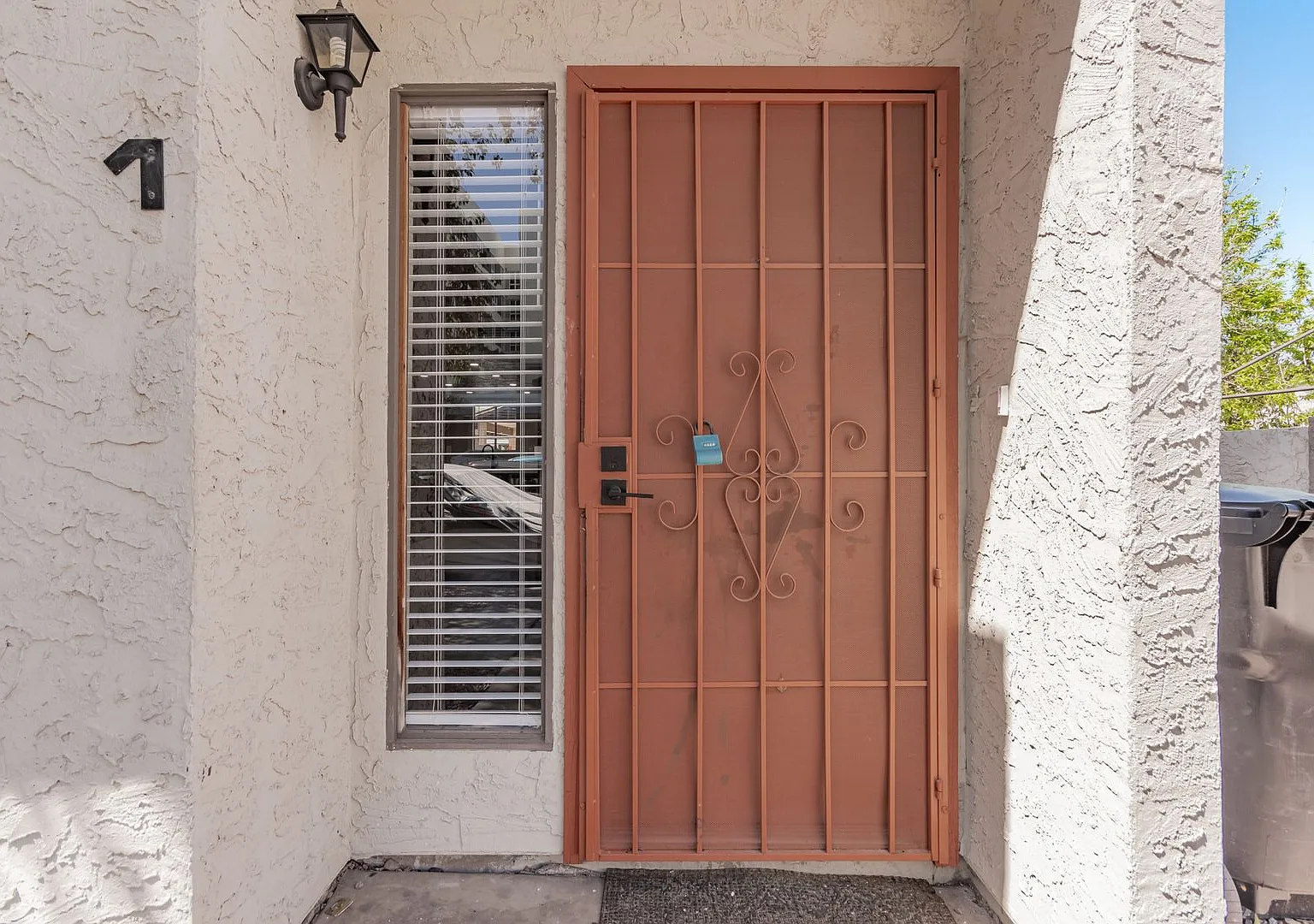 736 S Farmer Ave — Photo 3