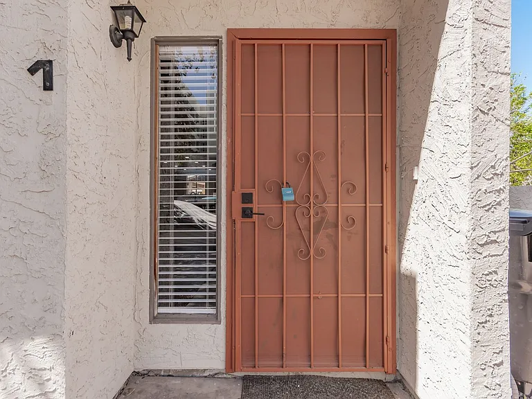 736 S Farmer Ave — Photo 3