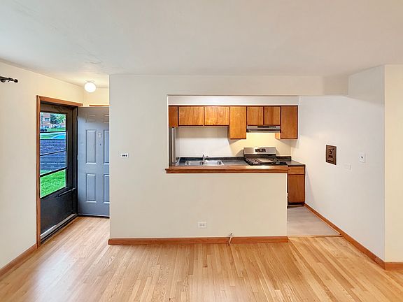 3rd image of 586 N Rozanne Dr APT B