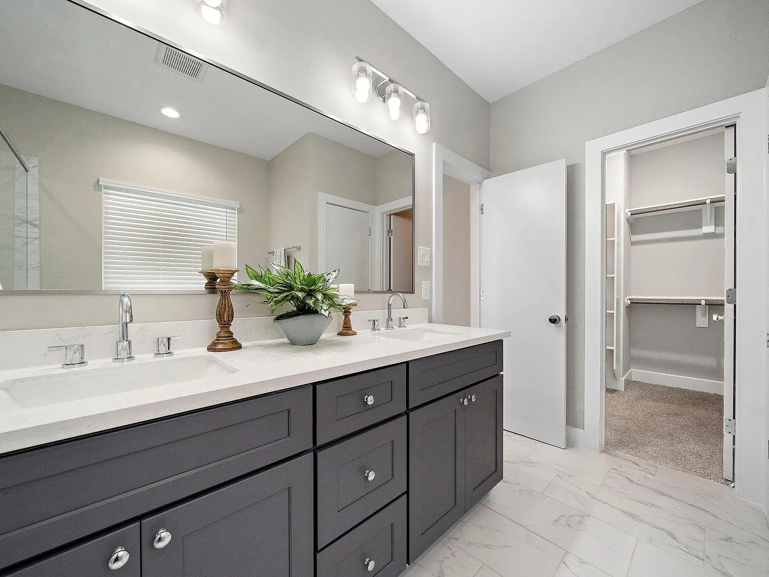 3 bed, 2.5 bath, 1599 sqft, $1,999 — Photo 3