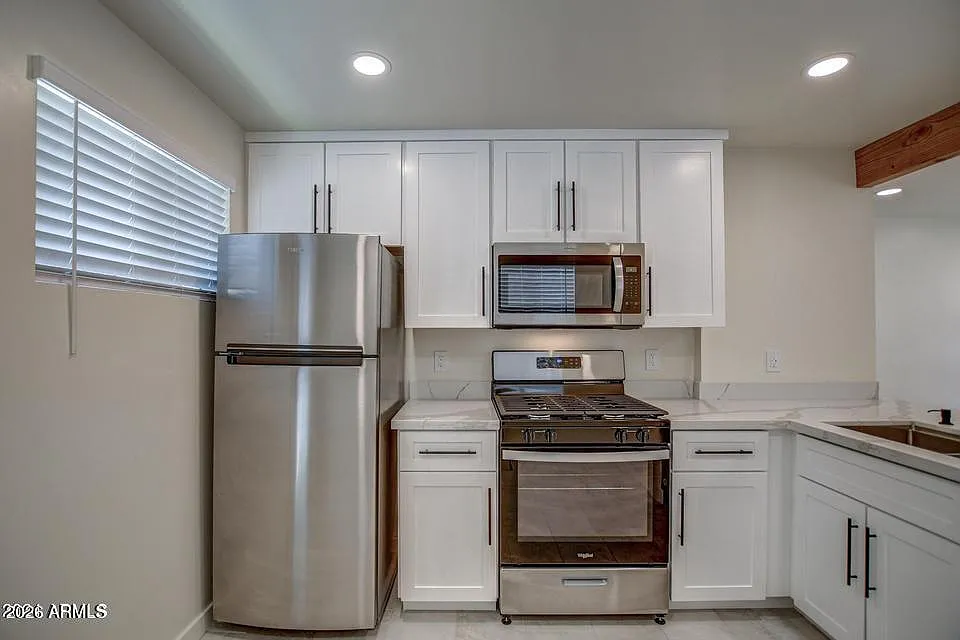 2 bed, 1.0 bath, 950 sqft, $1,750 — Photo 4