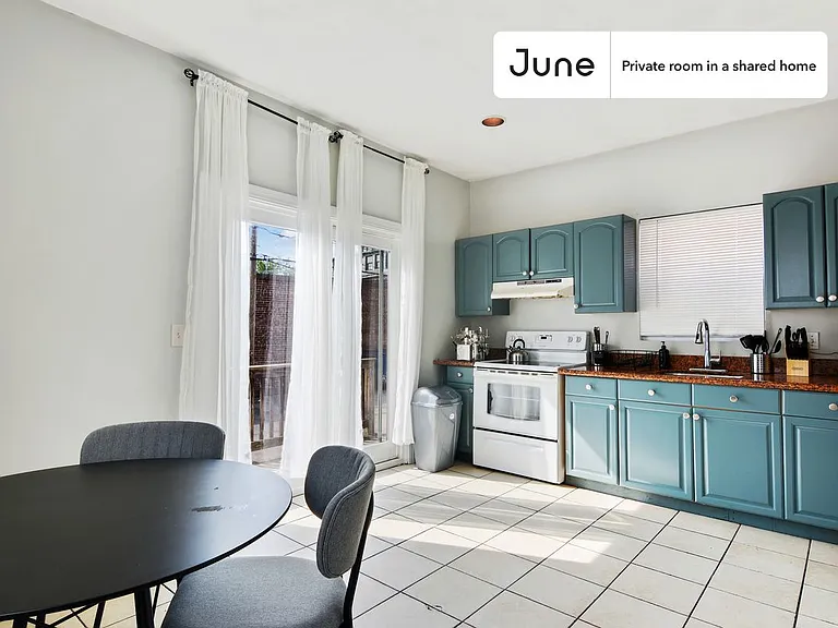 21 Highgate St #B — Photo 8