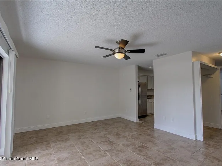 283 E Towne Pl — Photo 10