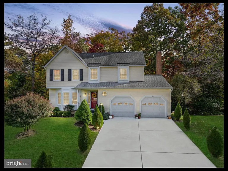 210 Pin Oak Ct — Photo 1