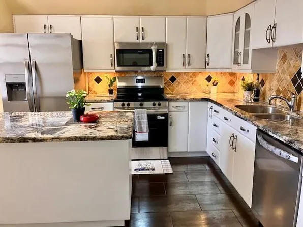 3910 Inverrary Blvd Unit 304-B, Lauderhill, FL 33319