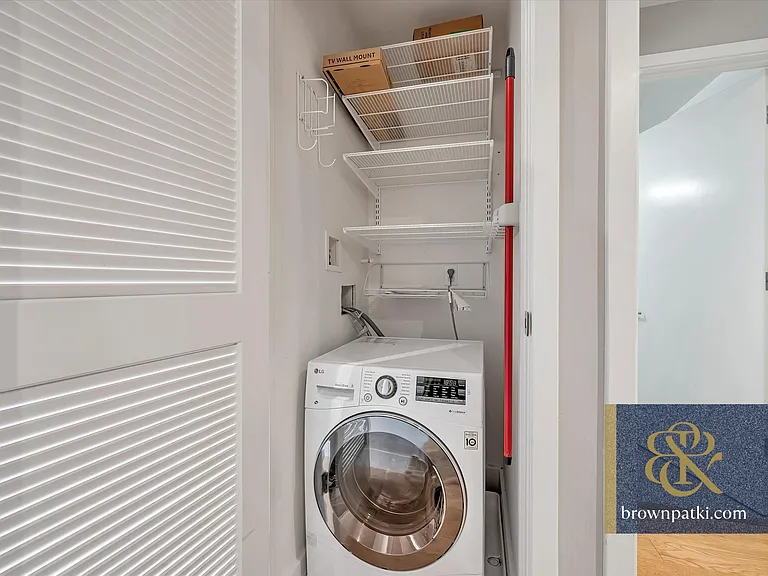 566 S Van Ness Ave #11I — Photo 17