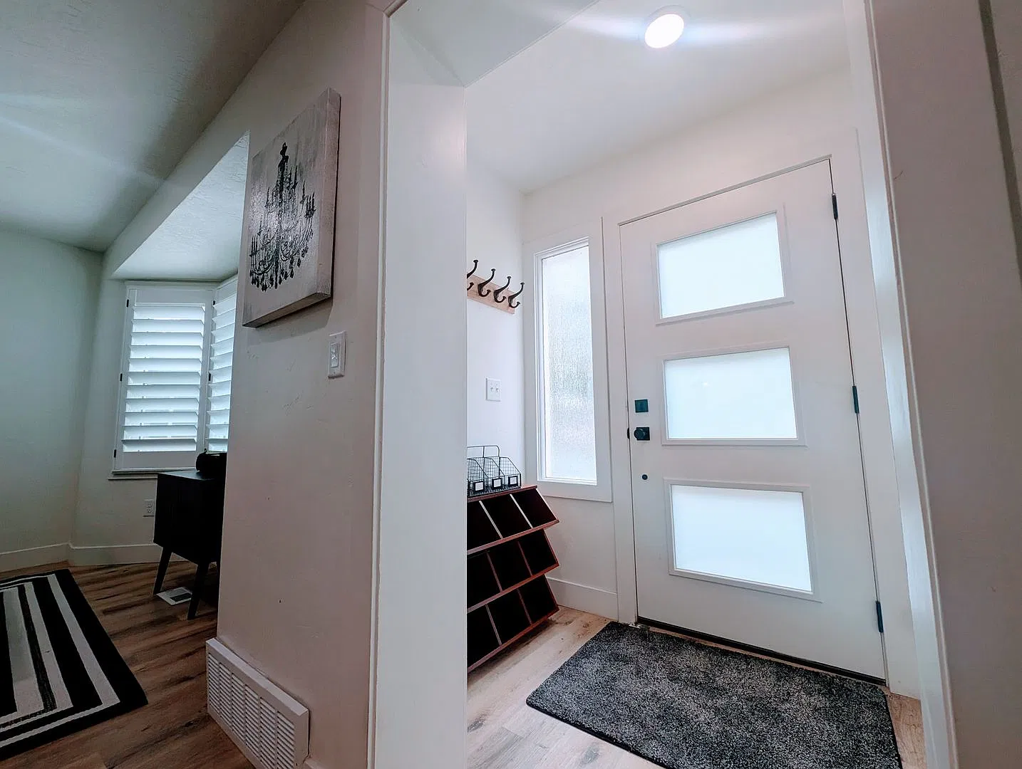 Spacious 4-Bedroom Home with a Large Fenced Backyard! — Photo 2