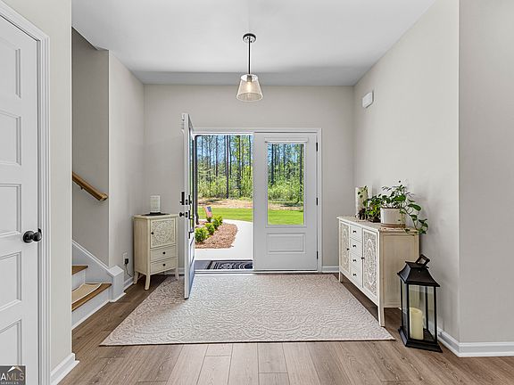 4th image of 275 Bishop Rd