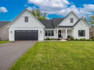 8 Colten Ct, Webster, NY 14580