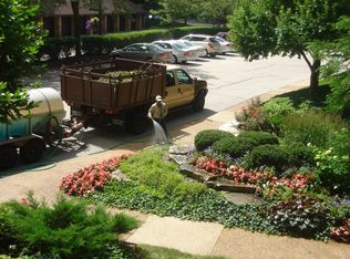 1740 Mission Hills Rd E #108, Northbrook, IL 60062