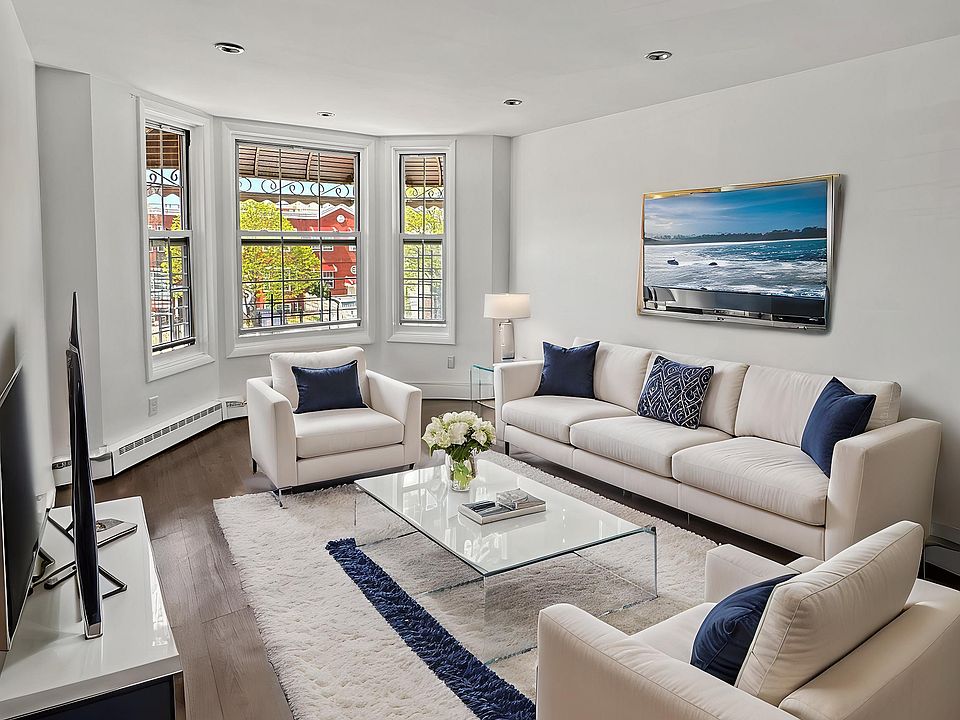 LIVING ROOM (STAGED)